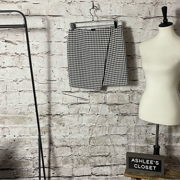 H&M Dresses & Skirts - H&M Houndstooth Skirt